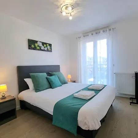 Chez Lou Et Dan 4p With Balcony Elevator And Secure Parking Holiday home Honfleur